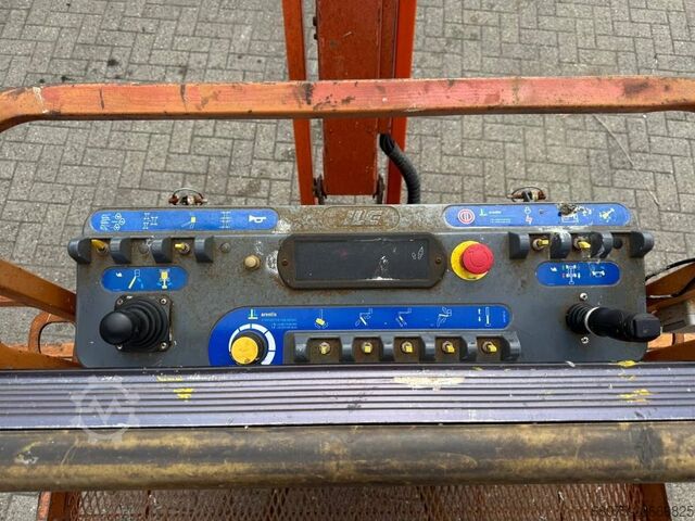 Teleskopska delovna ploščad JLG 800 AJ