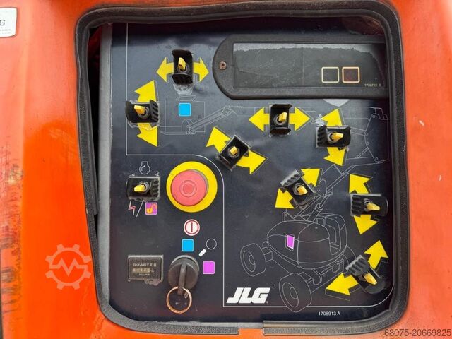 Teleskopska delovna ploščad JLG 800 AJ