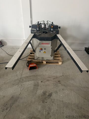 Máquina prensadora de esquinas Elumatec EP 124