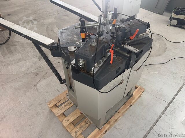 Máquina prensadora de esquinas Elumatec EP 124