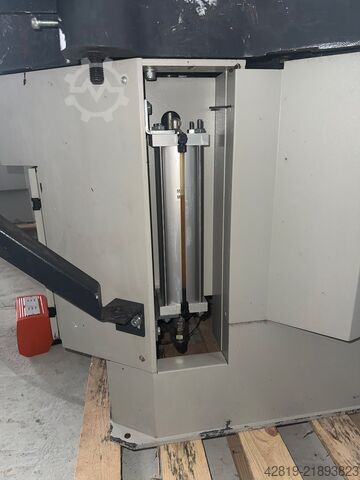 Máquina prensadora de esquinas Elumatec EP 124
