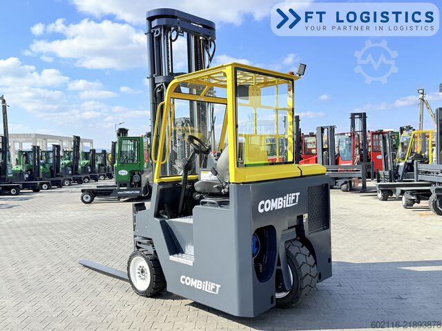 Carretilla retráctil de 4 vías Combilift CB4500 GAS TRIPLEX 6400 FORK POSITIONER