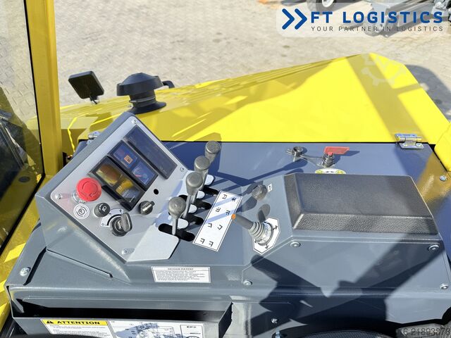 Carretilla retráctil de 4 vías Combilift CB4500 GAS TRIPLEX 6400 FORK POSITIONER
