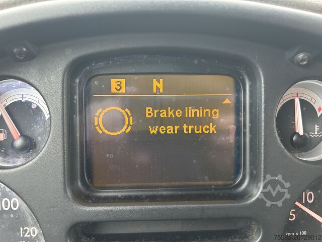 čemodāns DAF LF 45 210 EEV / 466 dkm / Box Truck / Loadlift ...