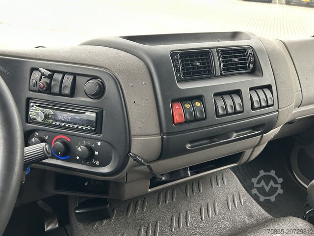 čemodāns DAF LF 45 210 EEV / 466 dkm / Box Truck / Loadlift ...