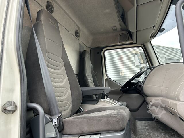 čemodāns DAF LF 45 210 EEV / 466 dkm / Box Truck / Loadlift ...