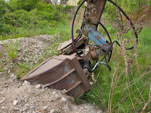 Točkaš bager  Craiova IH Radbagger ( Romania ) mit 2 Schalengr