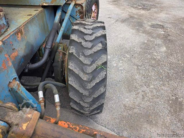 Točkaš bager  Craiova IH Radbagger ( Romania ) mit 2 Schalengr
