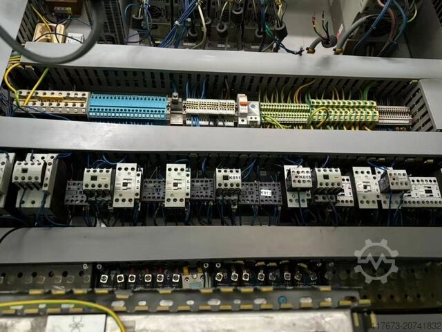 完整的装瓶生产线