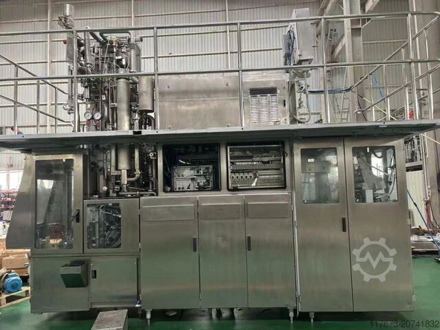 完整的装瓶生产线