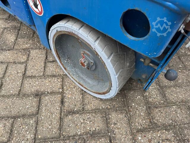 رفع المقص Haulotte Compact 14 Hoogwerker Schaarhoogwerker