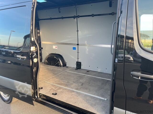 Furgoneta Mercedes-Benz Sprinter 215 CDI Kasten Klima Distr. Sitzh. AHK ParkPaket