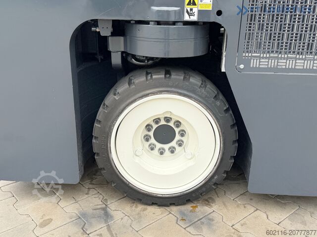 Fjögurra leiða lyftarar Combilift CB3000 / TRIPLEX 4900MM / FREE LIFT