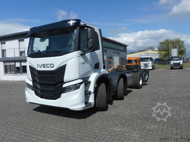 Châssis de camion IVECO X-WAY AD350X50Y/PS ON 8X2 (2+2) Rd.5100mm