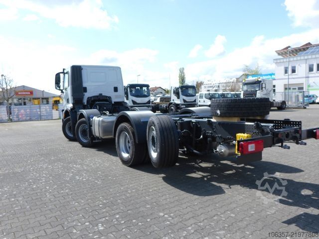 Châssis de camion IVECO X-WAY AD350X50Y/PS ON 8X2 (2+2) Rd.5100mm