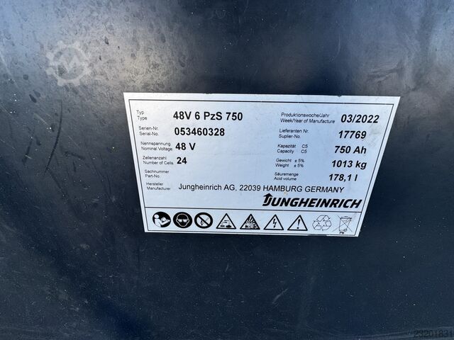 Chariot élévateur électrique à 4 roues Jungheinrich EFG320 + Ladegerät 3753--EK