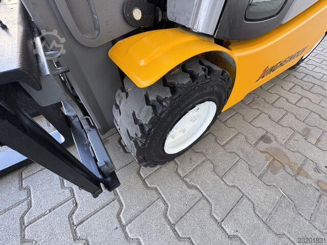 Chariot élévateur électrique à 4 roues Jungheinrich EFG320 + Ladegerät 3753--EK