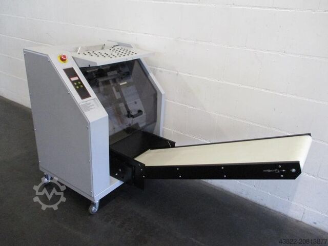 Film packaging machine with conveyor belt Minipack-Torre Mailbag