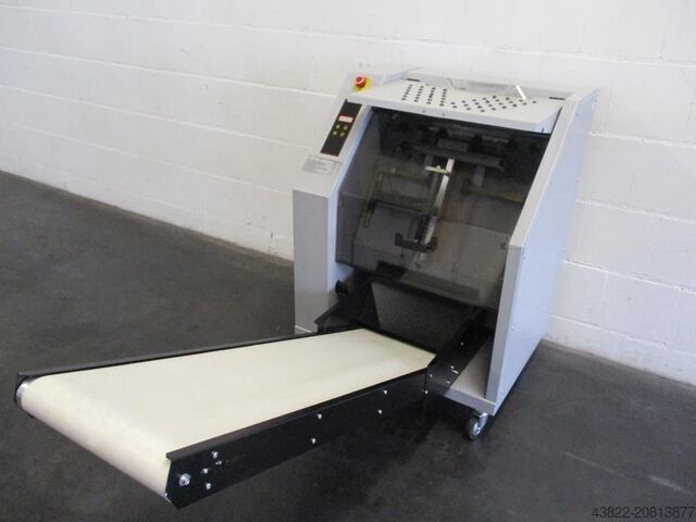 Film packaging machine with conveyor belt Minipack-Torre Mailbag