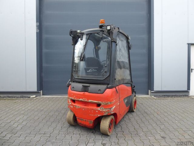 رافعة شوكية كهربائية ذات 4 عجلات Linde E20PH-02
