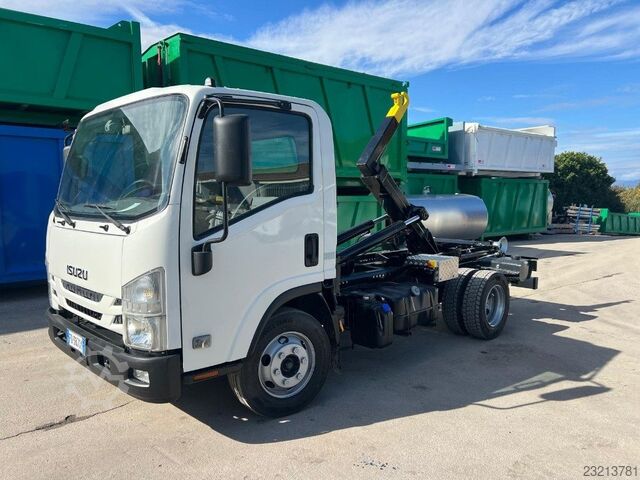 Vozidlo s hákom na kontajnery ISUZU ISUZU P75 USATO SCARRABILE BALESTRATO