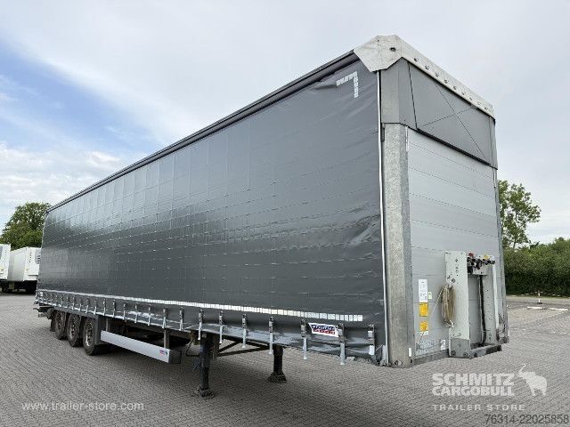 带篷布的开放式半挂车 Schmitz Cargobull Curtainsider Mega Getränke