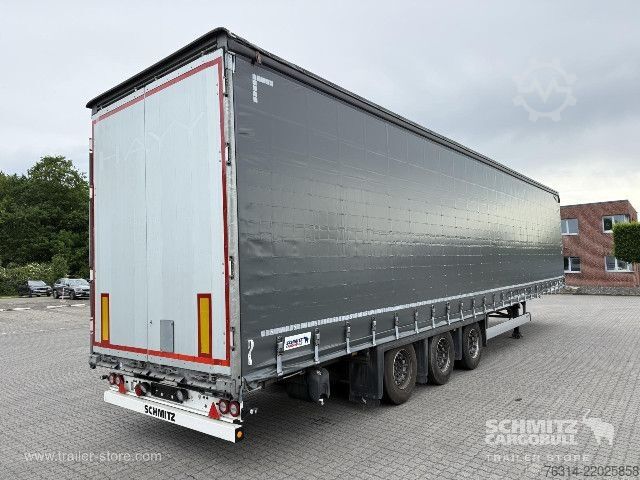 带篷布的开放式半挂车 Schmitz Cargobull Curtainsider Mega Getränke