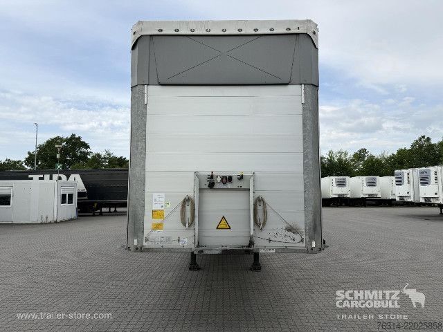 带篷布的开放式半挂车 Schmitz Cargobull Curtainsider Mega Getränke