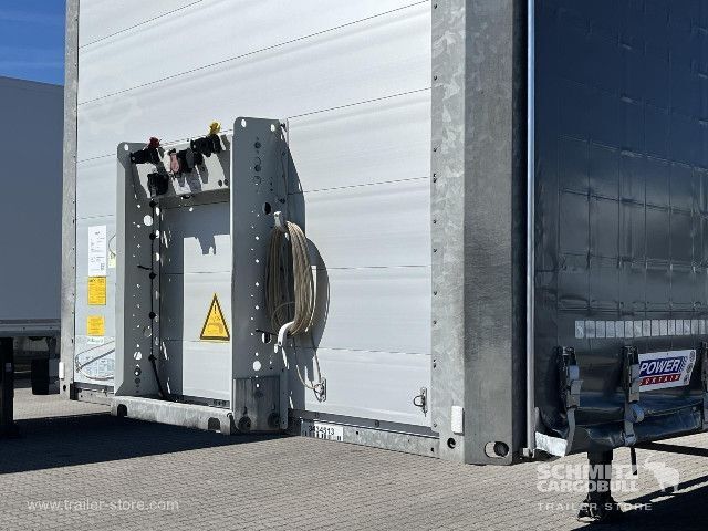 带篷布的开放式半挂车 Schmitz Cargobull Curtainsider Mega Getränke