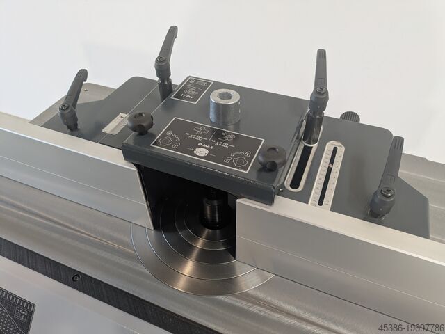 מכונת כרסום ציר מסתובבת Felder Fräsmaschine F-900 Z