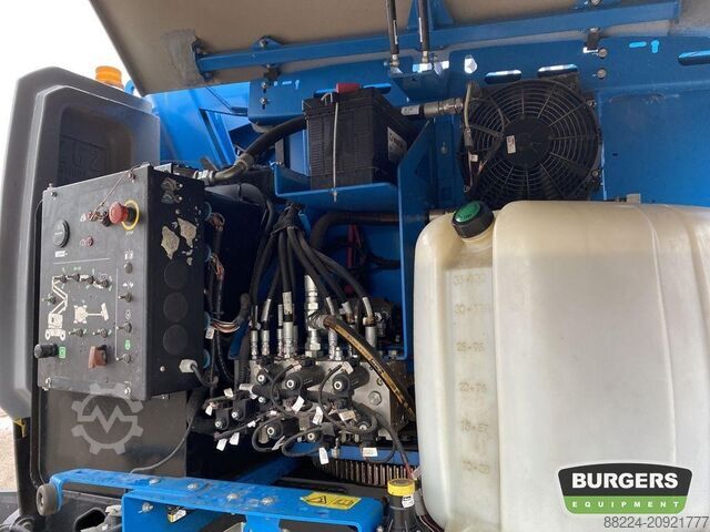 多関節伸縮式作業足場 Genie Z62 40