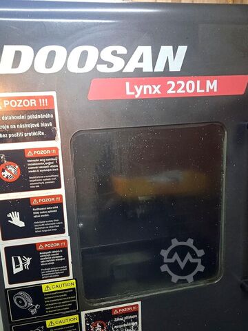 Centro de torneado y fresado CNC Doosan Lynx 220 LM