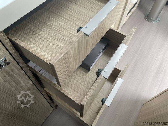 Gjysmë e integruar kamping-makinë ADRIA DL COMPACT 60Y JUBILEE | Face2Face+Automatik