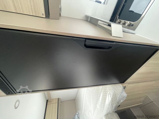 Gjysmë e integruar kamping-makinë ADRIA DL COMPACT 60Y JUBILEE | Face2Face+Automatik