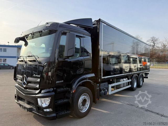 Camion de boissons MERCEDES-BENZ ANTOS 2533 L Getränkekoffer 8,20 m LBW 2 T*LENK