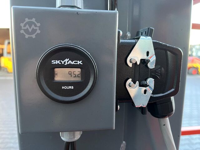 Teleskoparbeitsbühne SKYJACK SJ 12