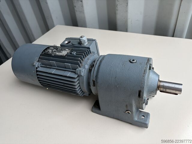 موتور مخفض SEW-EURODRIVE R40 DT80K4/BMG بقدرة 0.55 كيلووات، 53 دورة/دقيقة، مع فرامل 230 فولت ثلاثي ا Motoreduktor SEW-EURODRIVE R40 DT80K4/BMG 0,55 kW 53 obr./min Hamulec 230 V 3 Motoreduktor SEW-EURODRIVE R40 DT80K4/BMG 0,55 kW 53 obr./min Hamulec 230 V 3