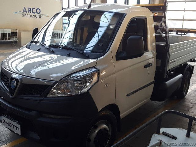 Camión volquete trilateral Piaggio NP6