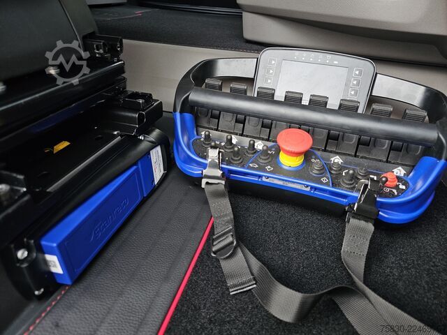 Standard-SZM Scania R590 V8 8x2 / HMF 9520 CRANE - JIB - WINCH / TR...