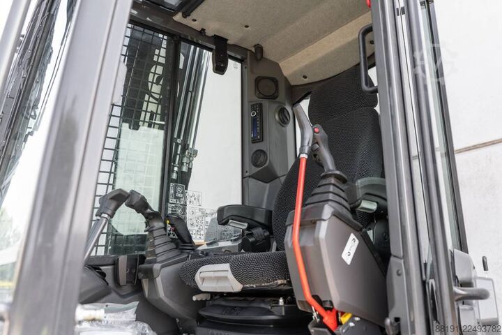 Midi excavator CASE CX 105 E
