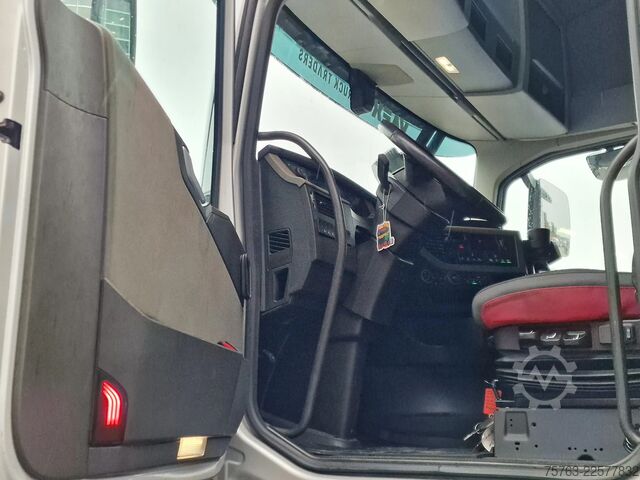 SZM סטנדרטי Volvo FH 13.460 Globetrotter 6x2/4 - Full air - Steer...