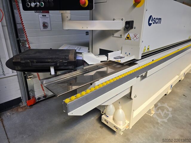 Makinë për veshjen e buzës SCM K360 HP