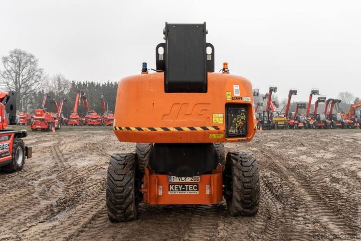 Teleskooppinen alusta JLG 1350 SJP