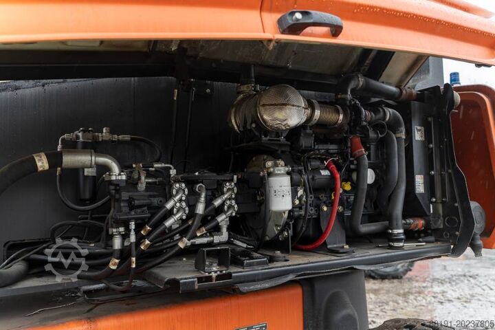 Teleskooppinen alusta JLG 1350 SJP