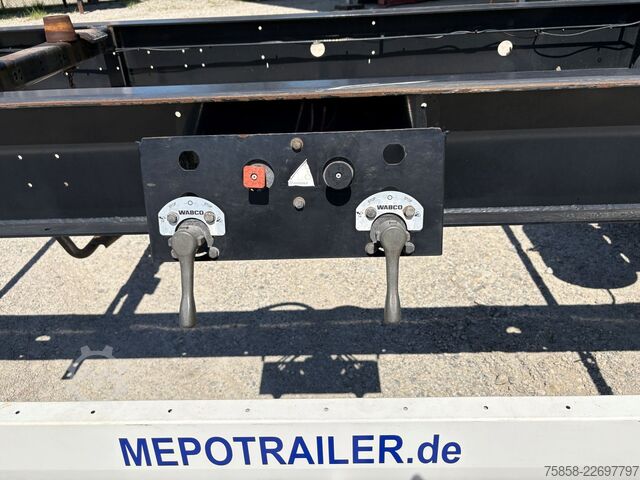 Lastväxlarsläp Krone Maxi BDF Lafette mit Breitreifen 445er