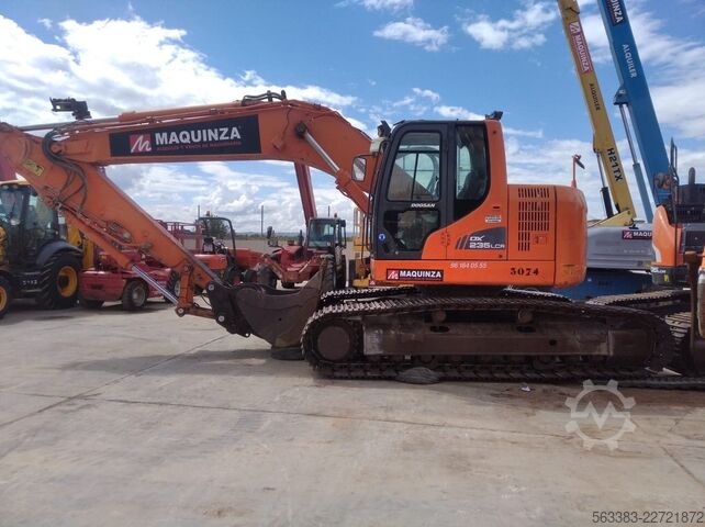  Doosan DX235LCR