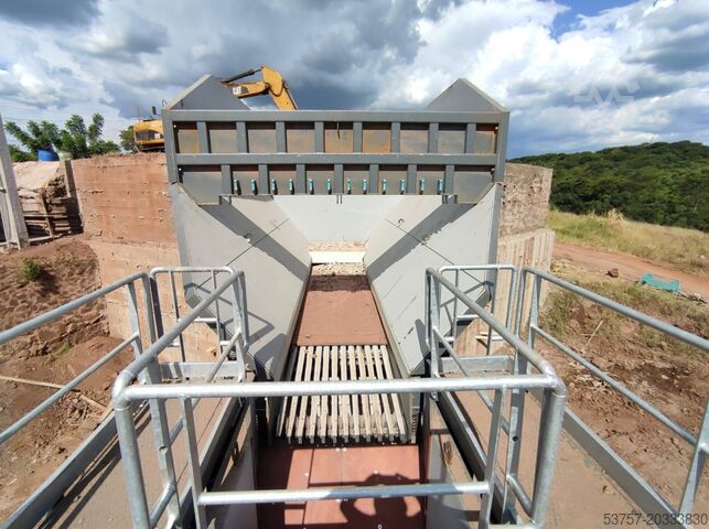 Oprema za drobljenje / Vibrirajući dovodnik Constmach Vibrating Feeder Bunker