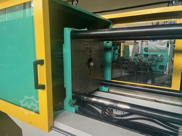 Macchina per lo stampaggio a iniezione Arburg 520S 1300-800