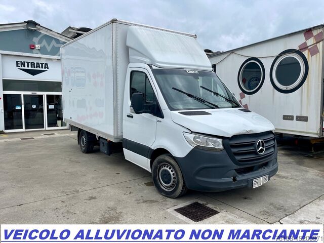 Furgon Mercedes-Benz SPRINTER 311