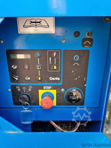 Ascensor cu foarfecă Genie GS-4390 (15,5 mtr werkhoogte)